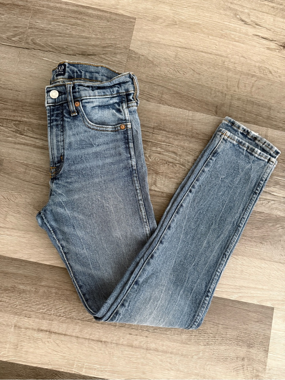 GAP Women's Faded Blue Skinny Jeans